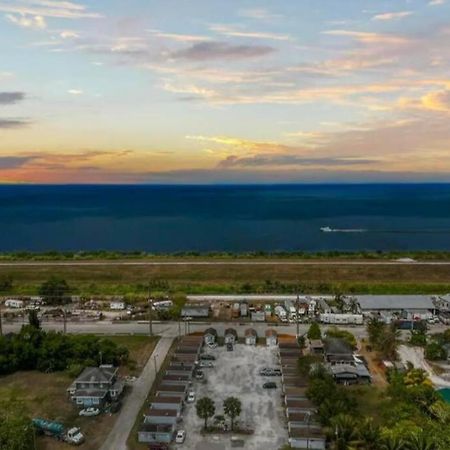 Inviting Oasis - Cozy, Spotless, And Comfortable Room Pahokee Exterior photo